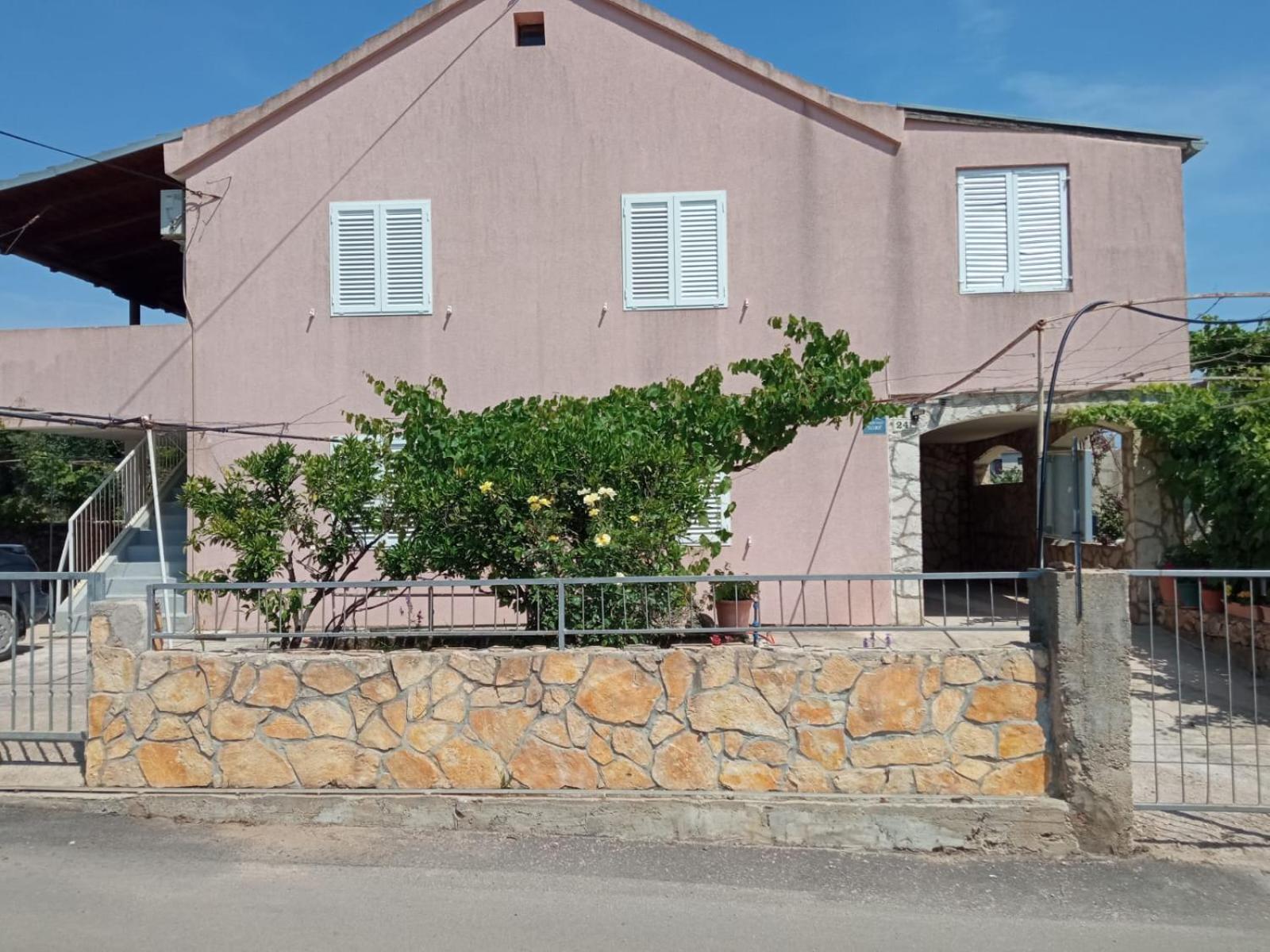 Guesthouse Eljuga Family Стари Град Екстериор снимка
