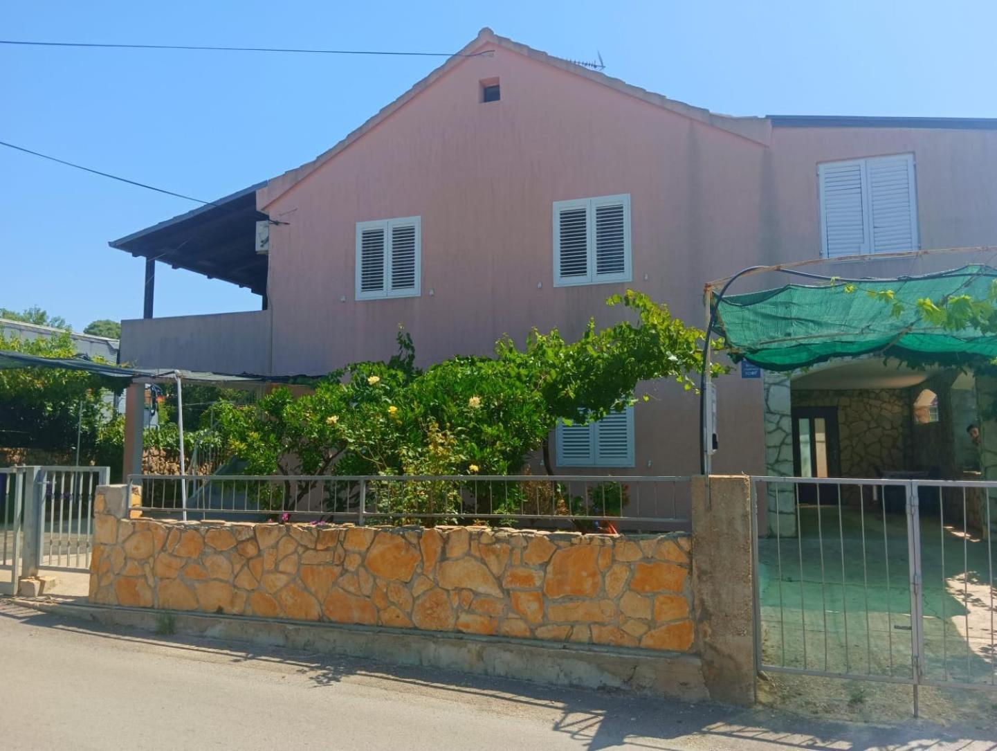 Guesthouse Eljuga Family Стари Град Екстериор снимка